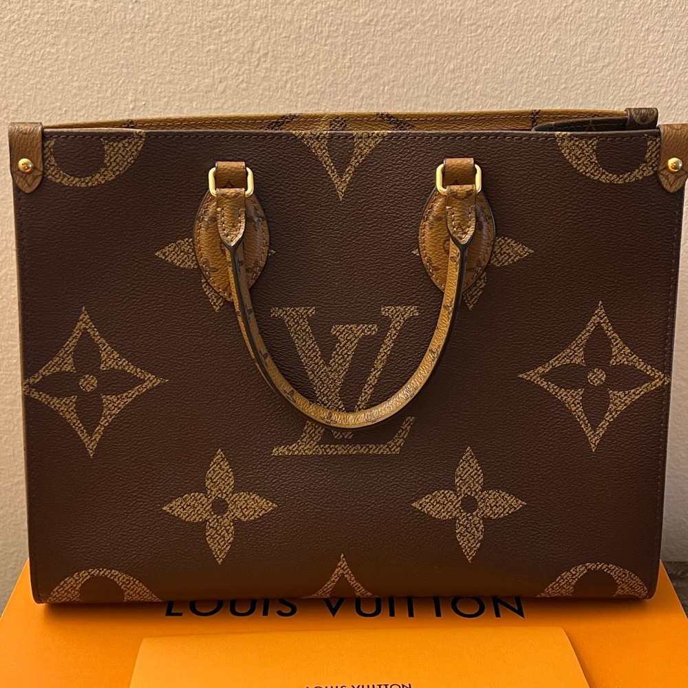 LOUIS VUITTON OnTheGo MM